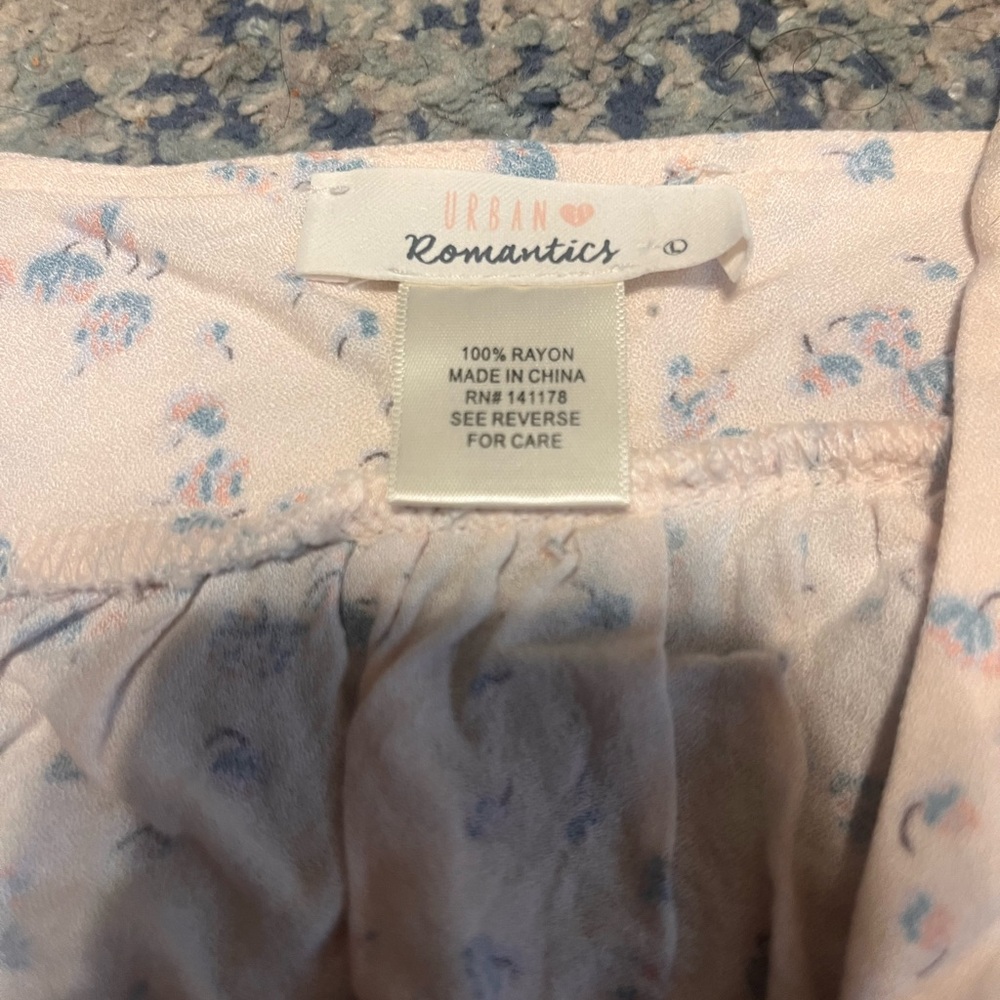 Urban Romantics Blouse – Size Large - Picture 2 of 2